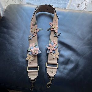 Bag strap with flowers